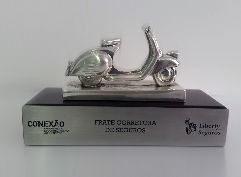 Frate Seguros recebe prêmio na Itália